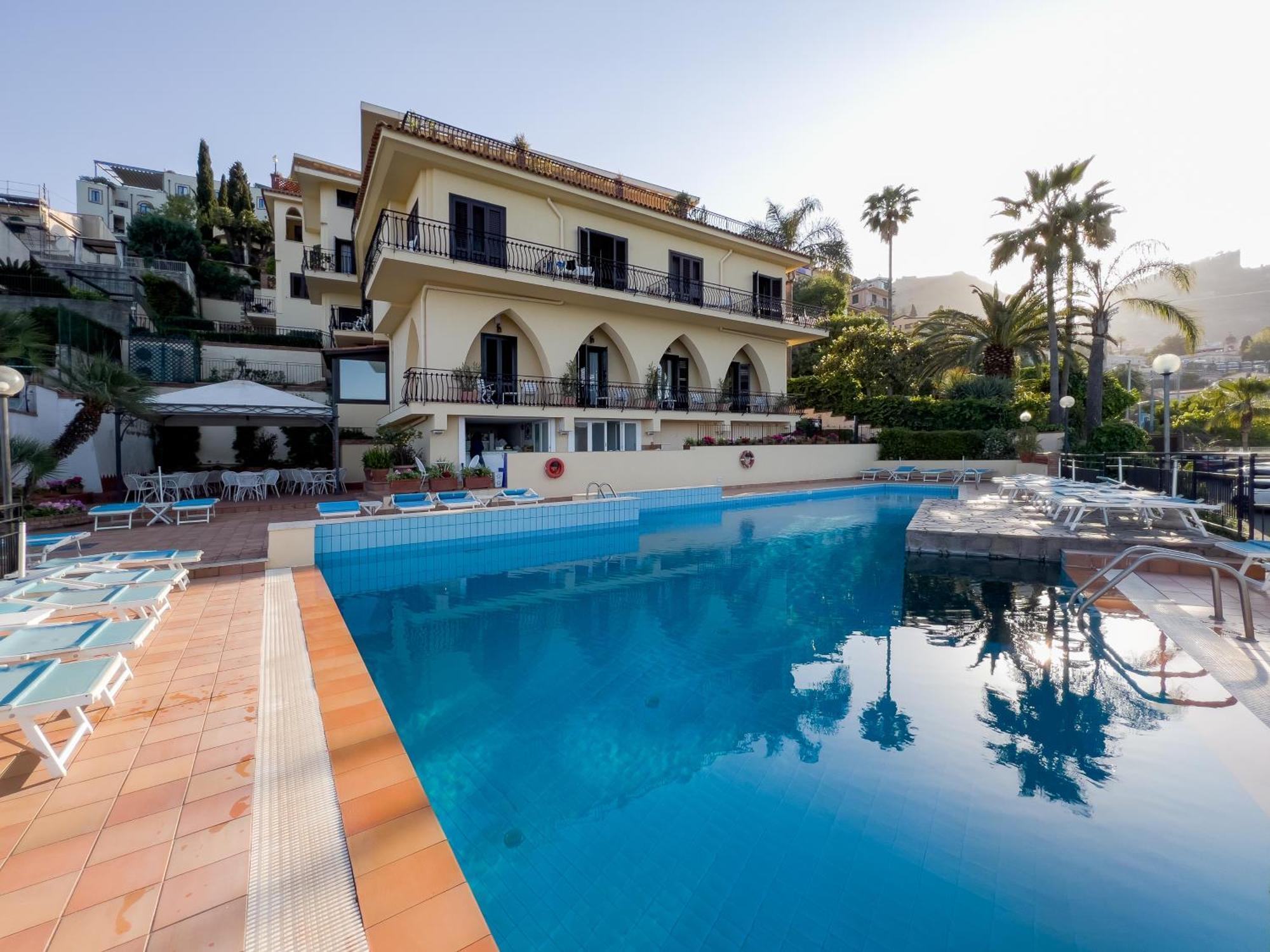 Hotel Sirius Taormina Bagian luar foto