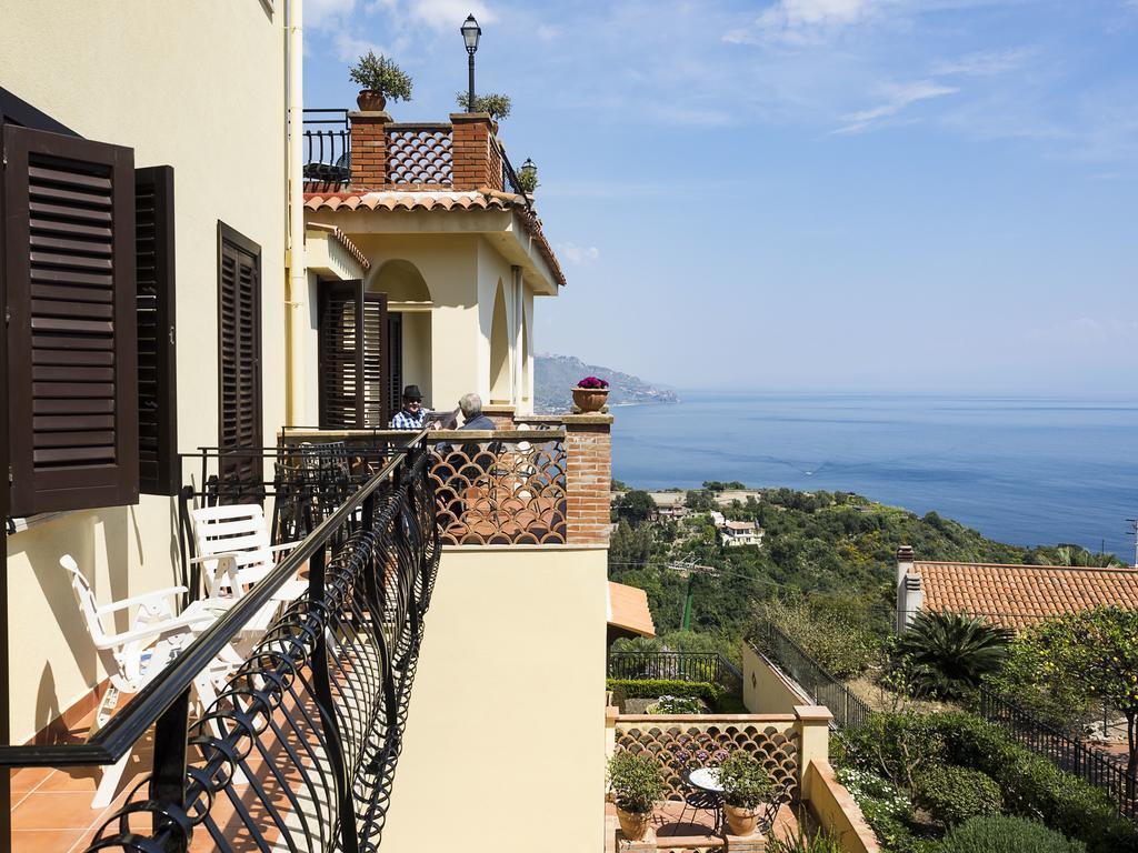 Hotel Sirius Taormina Bagian luar foto