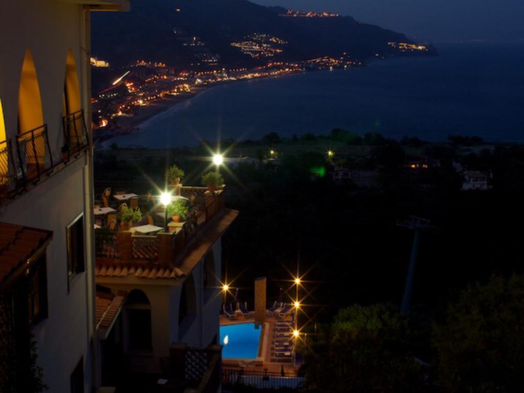 Hotel Sirius Taormina Bagian luar foto
