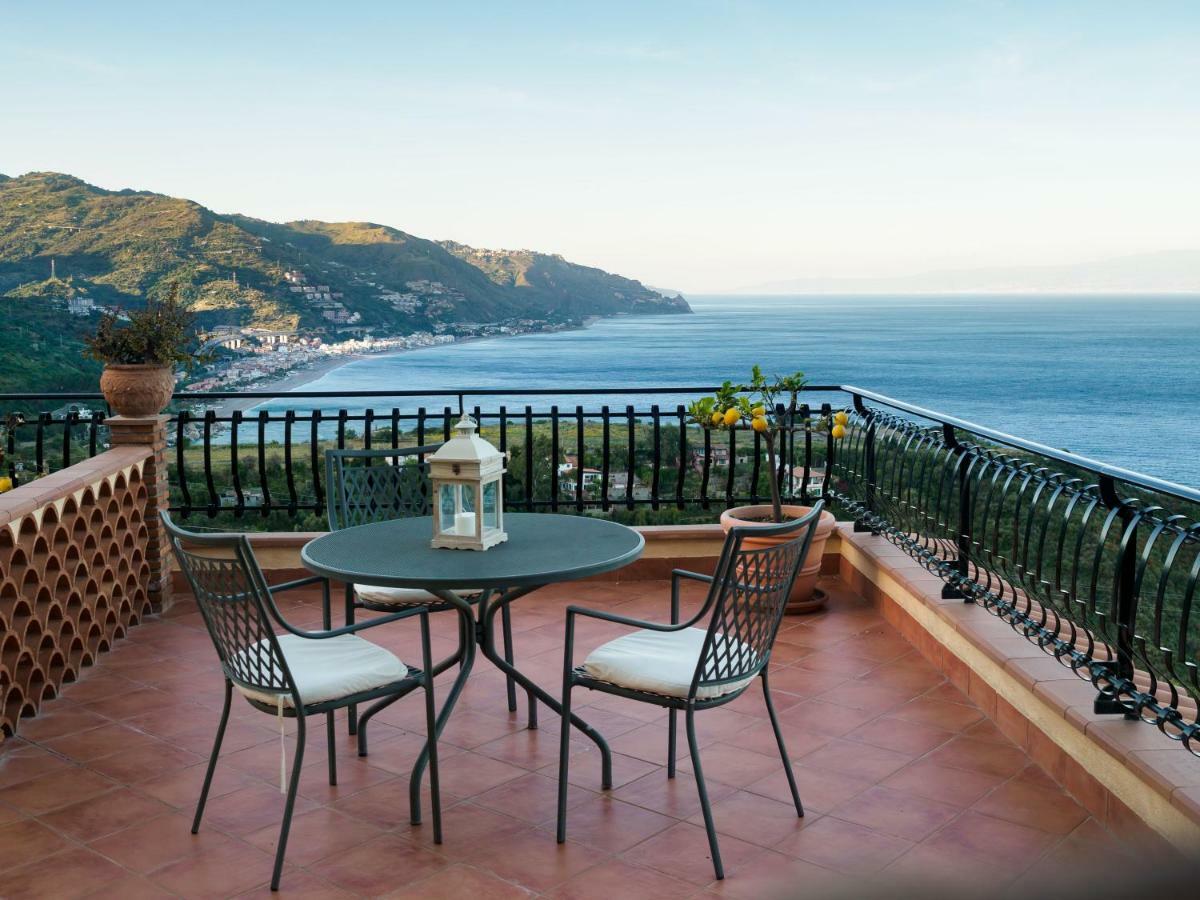 Hotel Sirius Taormina Bagian luar foto