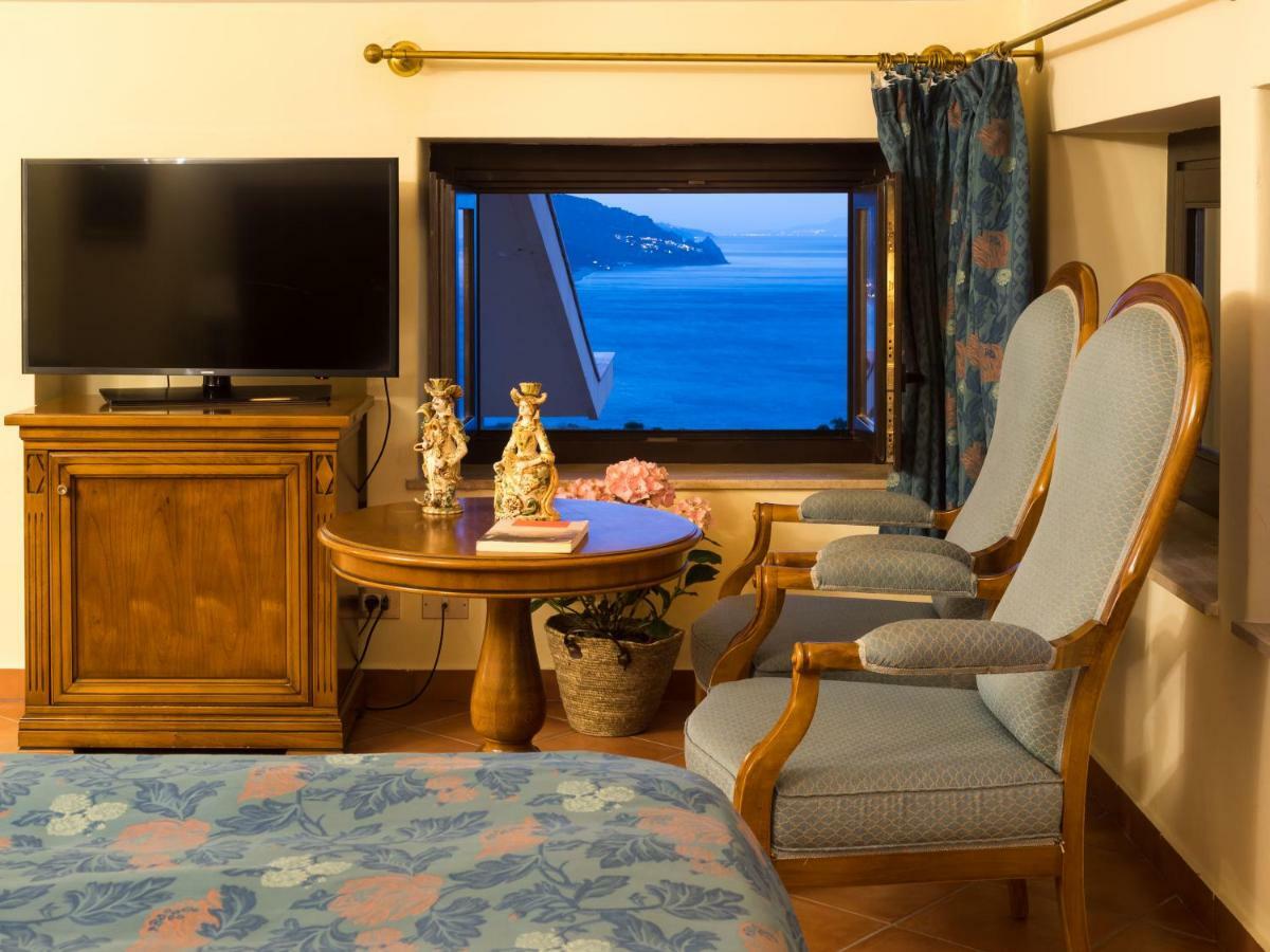 Hotel Sirius Taormina Bagian luar foto
