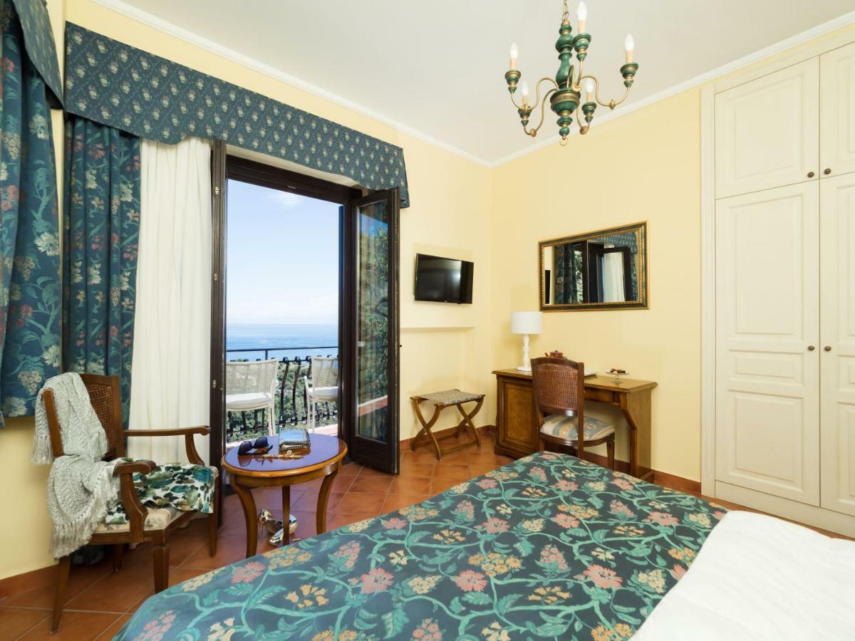 Hotel Sirius Taormina Bagian luar foto
